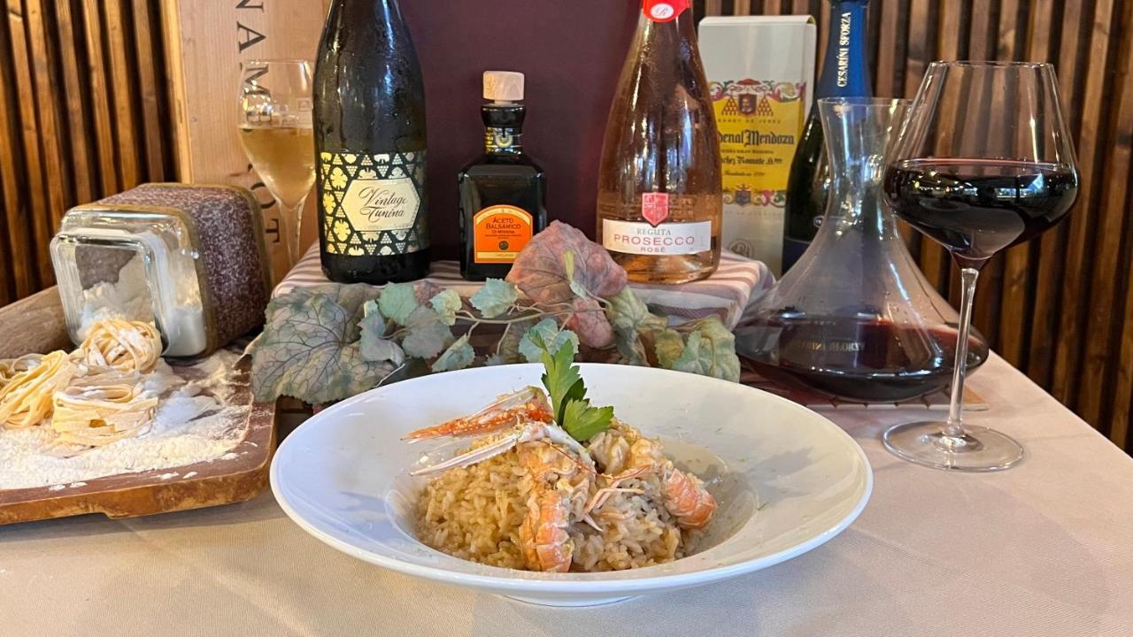 Hotel Il Cavaliere Nero 티레니아 외부 사진