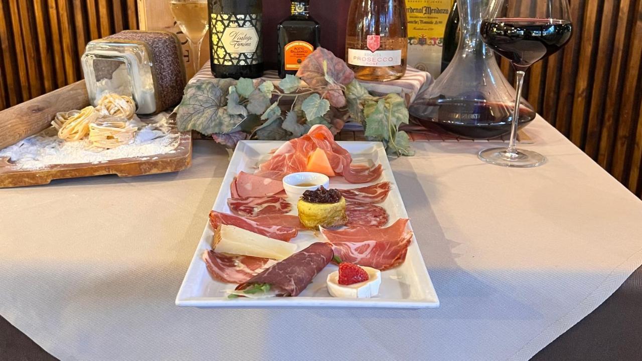 Hotel Il Cavaliere Nero 티레니아 외부 사진
